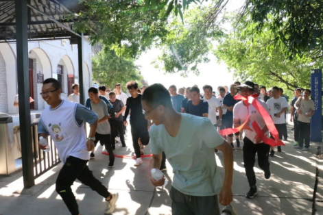 助力文旅市场 展示产投风采——市产投集团组织开展员工登山比赛活动(图2) 助力文旅市场 展示产投风采——市产投集团组织开展员工登山比赛活动(图2)